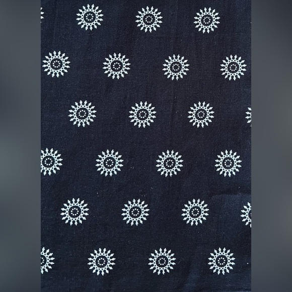 Maeve Maiden Off Shoulder Blouse Batik print. Size MP - Picture 5 of 8